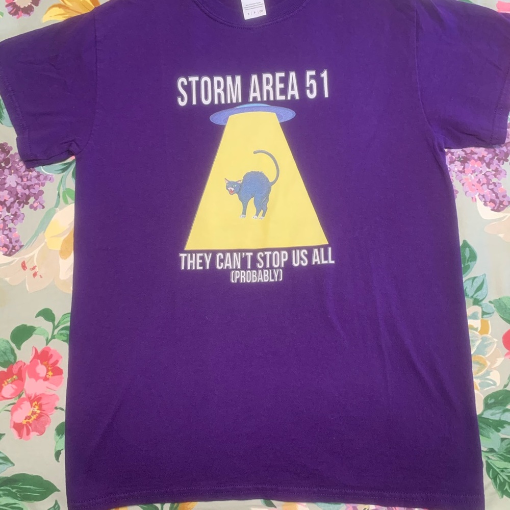 🛸Area 51 CAT tee- sz small- purple- 100% cotton